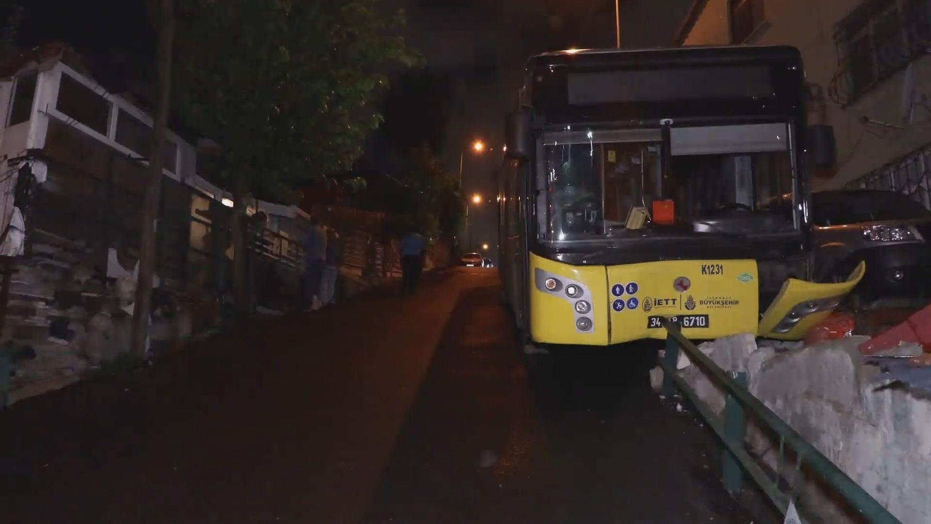 Sarıyer'de İETT otobüsü bariyere çarptı - İstanbul Sarıyer Haberleri
