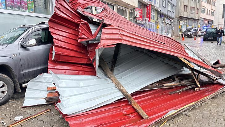 Artvinde art arda felaketler Şiddetli Sağanak, hortum, heyelan... Cadde ve sokaklar balçıkla kaplandı