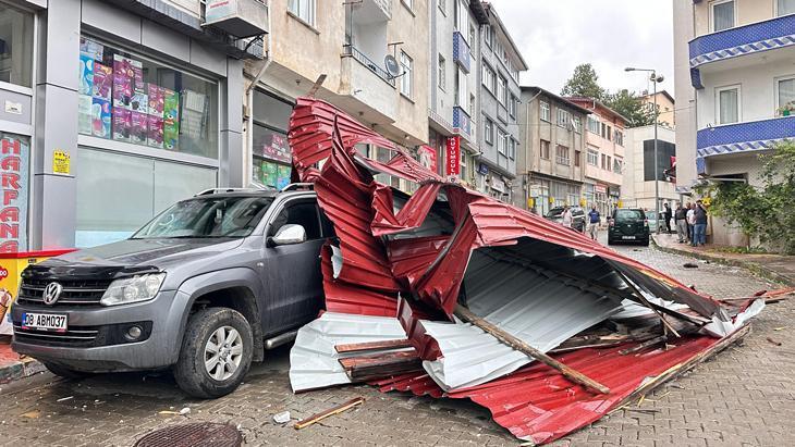 Artvinde art arda felaketler Şiddetli Sağanak, hortum, heyelan... Cadde ve sokaklar balçıkla kaplandı