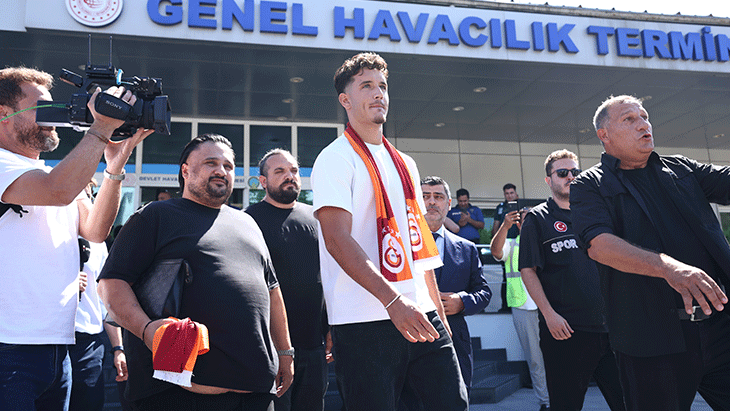 Galatasarayın yeni transferi Deniz Gül, İstanbula geldi
