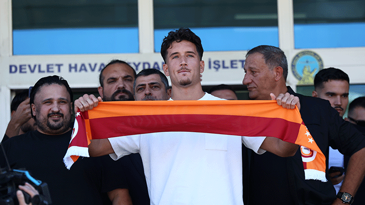 Galatasarayın yeni transferi Deniz Gül, İstanbula geldi