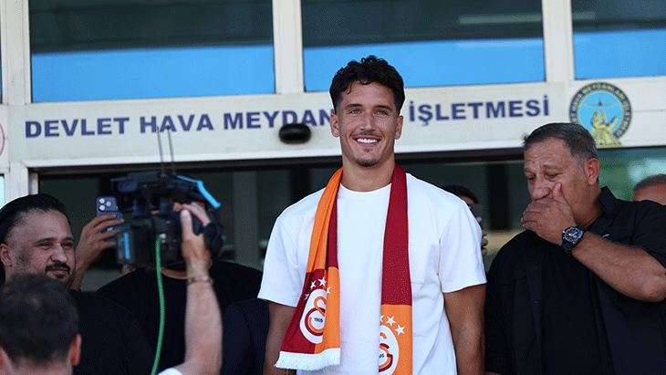 Galatasarayın yeni transferi Deniz Gül, İstanbula geldi