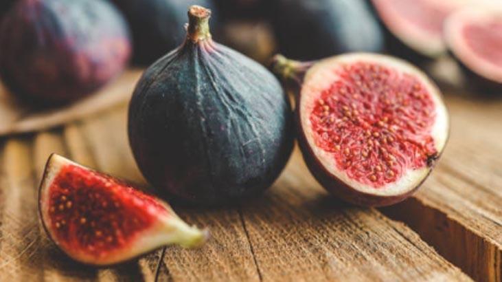 Kaymaklı incir tatlısını yiyenler tadına doyamıyor Az malzemeyle tam lezzet