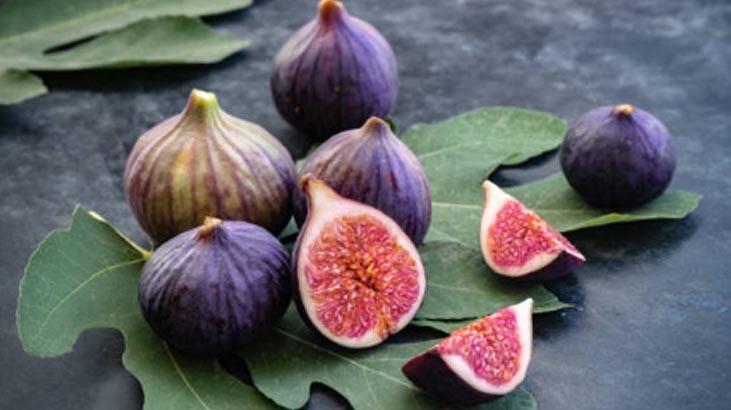 Kaymaklı incir tatlısını yiyenler tadına doyamıyor Az malzemeyle tam lezzet