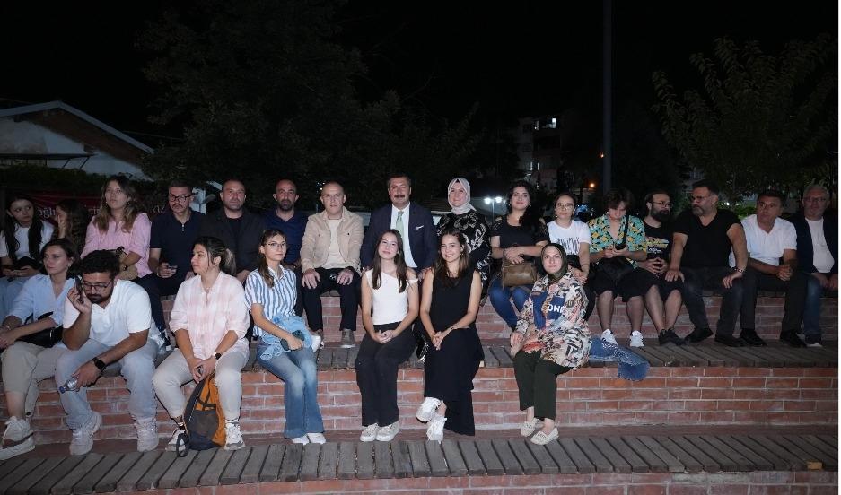Altın Biber Festivali’nde Manuş Baba rüzgarı Şarkılarıyla geceye damga vurdu