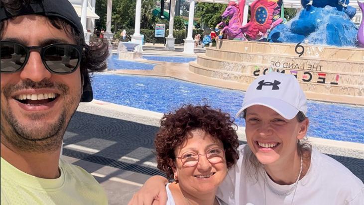 Aile saadeti Taner Ölmez, eşi ve çocuklarıyla tatil pozlarını paylaştı