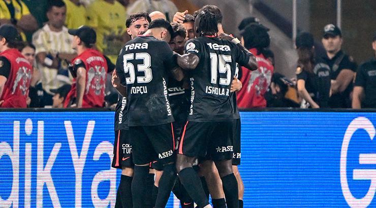 Fenerbahçe-Beşiktaş derbisinden fotoğraflar