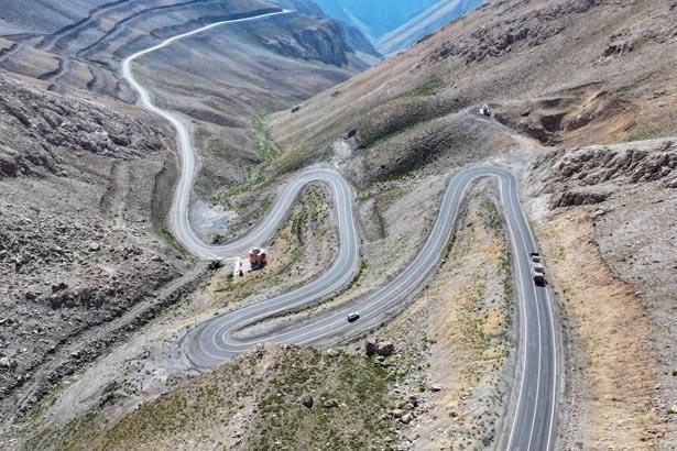 Türkiyede en zor ulaşıma sahip ilçesinin kaderini değiştirecek proje: Biz oraya saklı bahçe diyoruz