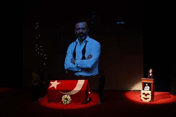 Oyuncu Serhat Kılıç son yolculuğuna uğurlandı