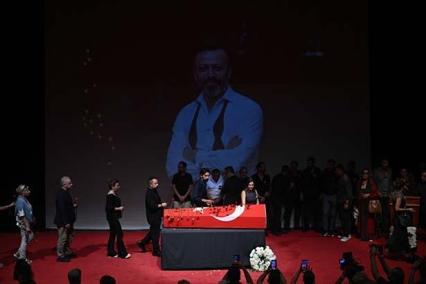 Oyuncu Serhat Kılıç son yolculuğuna uğurlandı