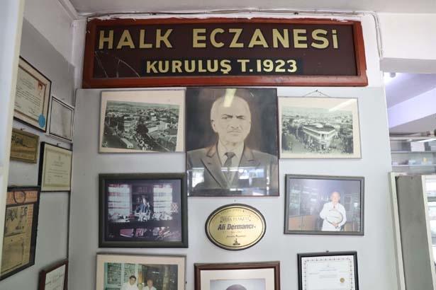RUM ECZACININ TORUNLARI 2006DAN BERİ ECZANEYİ ZİYARET EDİYOR