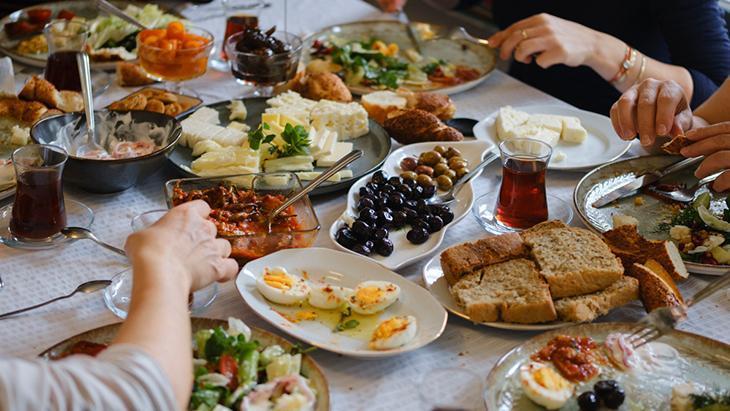 “Kahvaltı mutlaka saat 07.00de yapılmalı” sonucu çıkarılmamalı