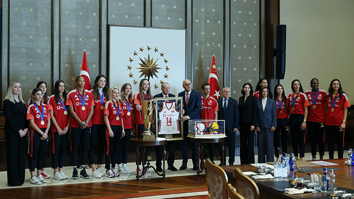 Cumhurbaşkanı Erdoğan, şampiyon milli voleybolcuları kabul etti