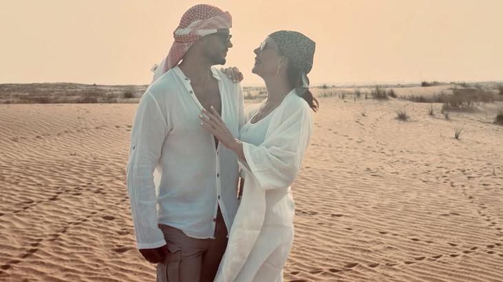 Dubai çölünde romantik anlar Yıldız Çağrı Atiksoy ve eşi Berk Oktay aşk tazeledi