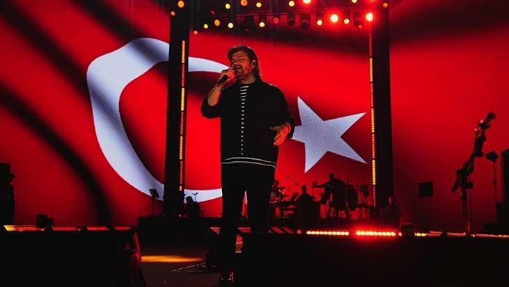 Kayseri’de Ahmet Şafak rüzgarı Binlerce kişi şarkılarına eşlik etti