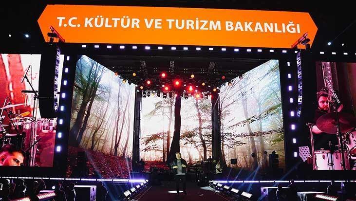 Kayseri’de Ahmet Şafak rüzgarı Binlerce kişi şarkılarına eşlik etti