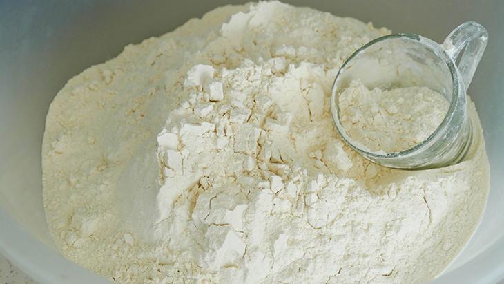 Hamur işlerinizin kabarmama sebebi bulundu Kağıt paketteki un tuzağı