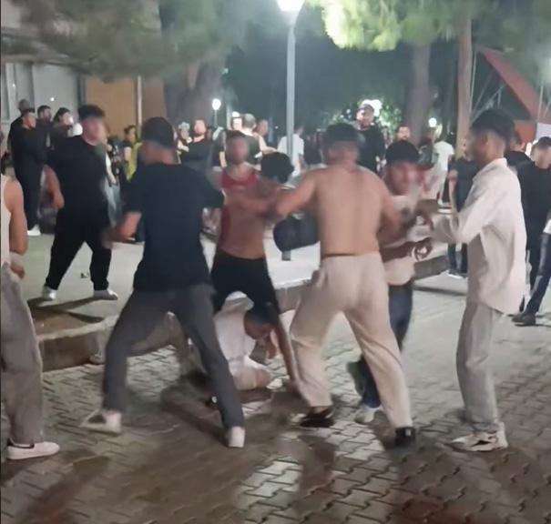 Yıldız Tilbe konserinde kavga çıktı Ekipler müdahale etti