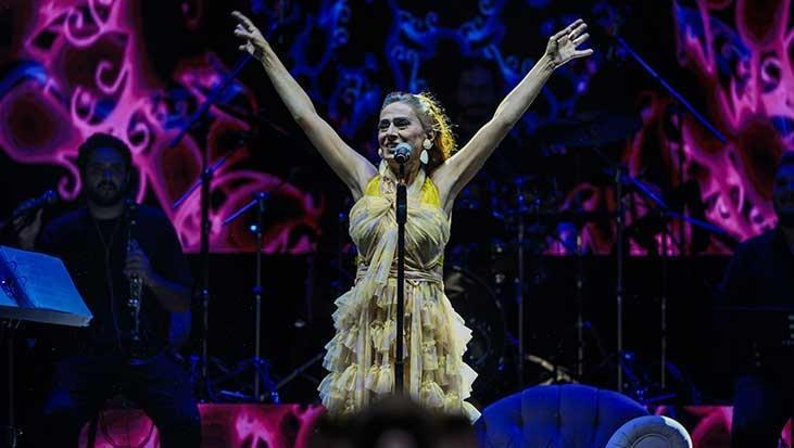 Yıldız Tilbe konserinde kavga çıktı Ekipler müdahale etti