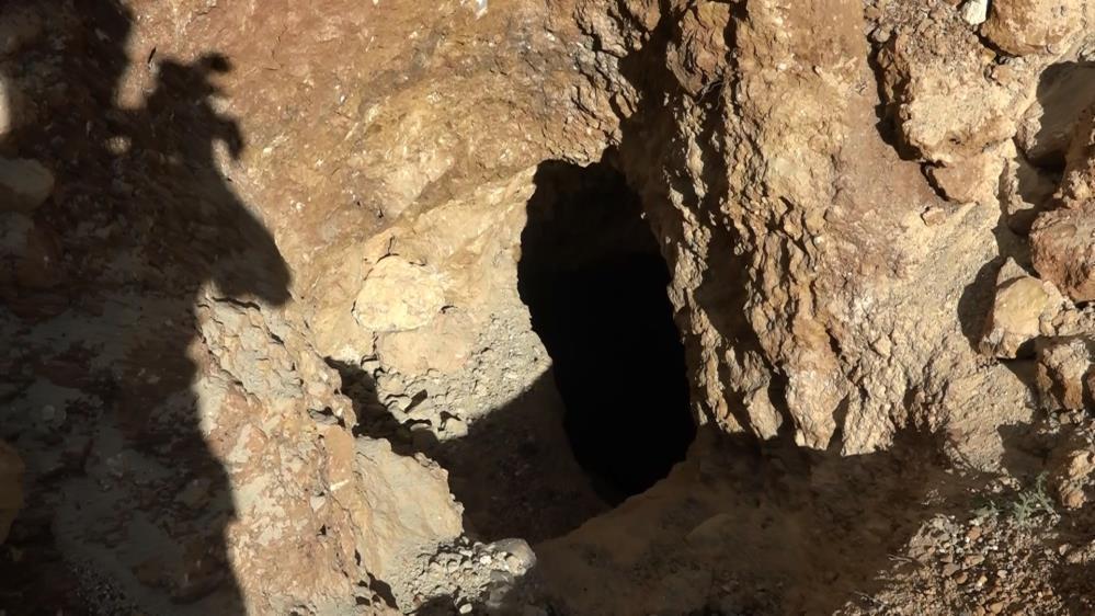 Bursa’da hayrete düşüren olay Evindeki tüneli görünce şoke oldu