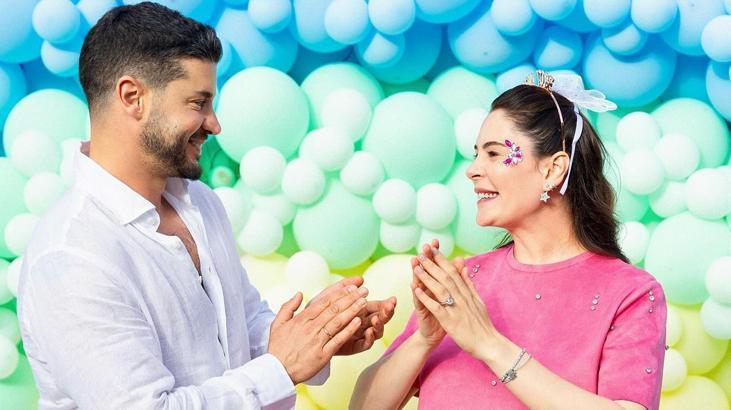 Berk Oktay aşka geldi Romantik yıl dönümü kutlaması