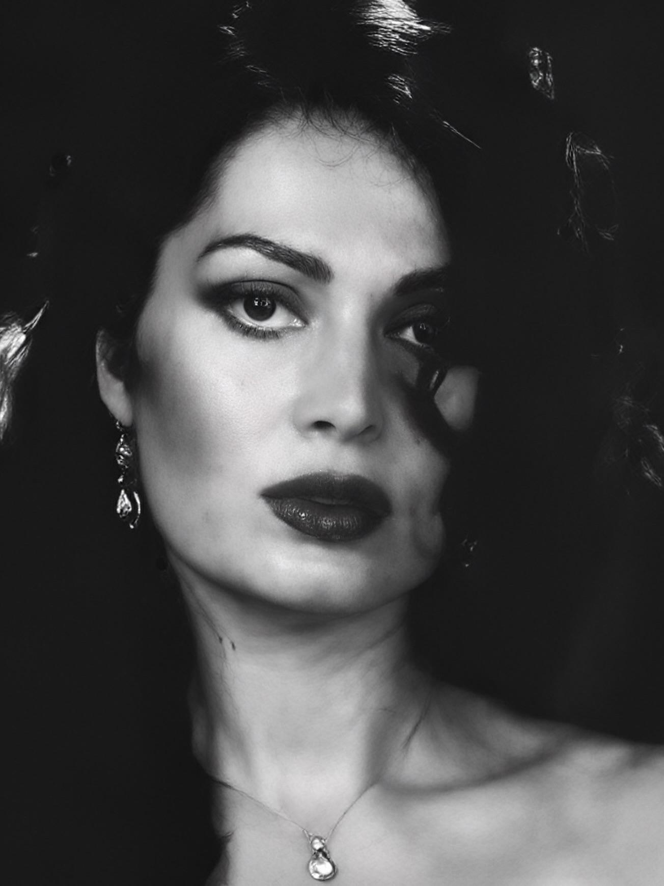 Türkan Şoray siyah-beyaz fotoğrafıyla 80’ler akımına noktayı koydu