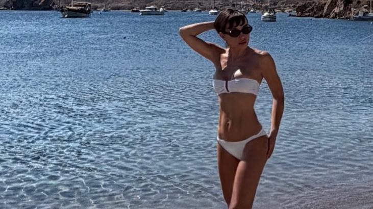Gülşenin tatil keyfi Bikinili pozları olay oldu