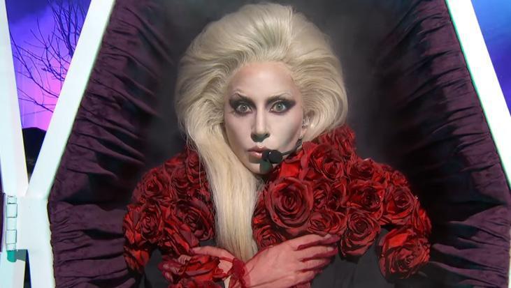 Lady Gaga anne oldu Bebeğiyle ilk kez görüntülendi