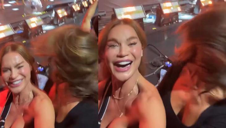 Demet Şener ve Ebru Şallı Ajda Pekkan konserinde coştukça coştu Saçlarını savurarak kendinden geçti