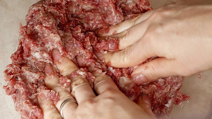 Dağılan ve ele yapışan köftelere son Mutfakta hayat kurtaran kıvam sırları