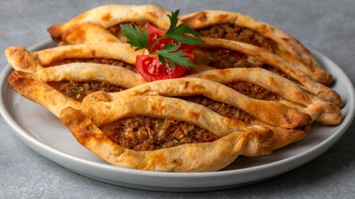 Taş fırın ustalarının sır gibi sakladığı tarif Bol kıymalı nefis pide