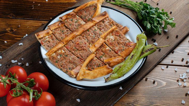 Taş fırın ustalarının sır gibi sakladığı tarif Bol kıymalı nefis pide