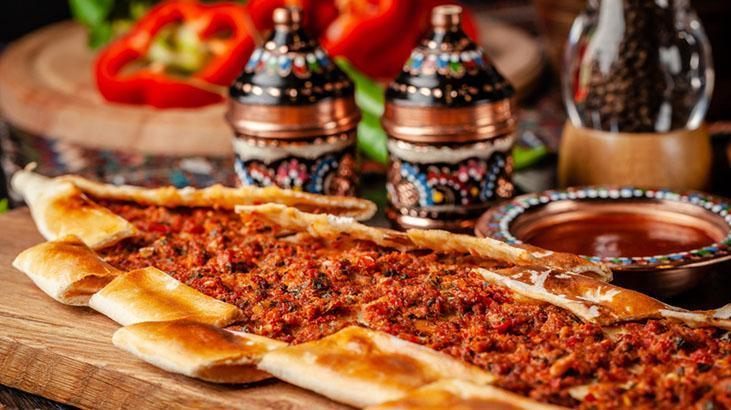 Taş fırın ustalarının sır gibi sakladığı tarif Bol kıymalı nefis pide
