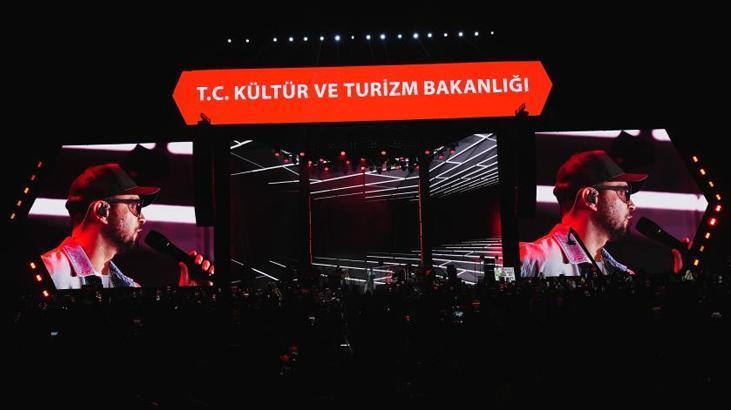 Kayseride Murat Boz coşkusu Sevenleri konsere akın etti
