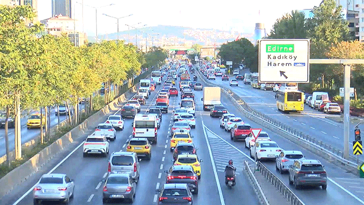 İstanbul'da eğitim öğretim döneminin ilk günü trafik yoğunluğu