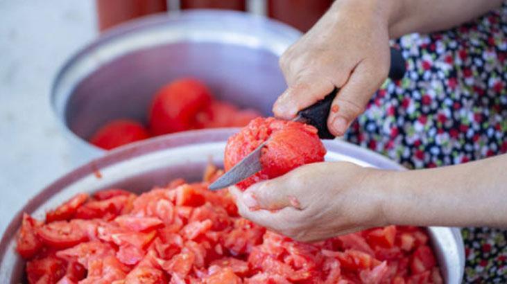 Domatesleri saniyeler içinde soyan pratik yöntem Michelin şefi açıkladı
