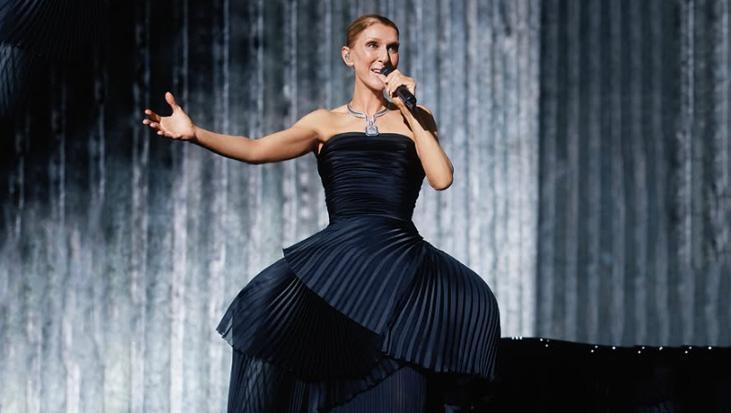 Celine Dion’dan 6 yıl sonra görkemli dönüş Pariste sahne aldı