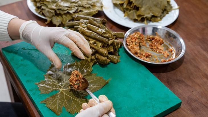 Dağılmayan ve açılmayan sarmanın sırrı Mutfakta zaman kazandıran püf noktaları