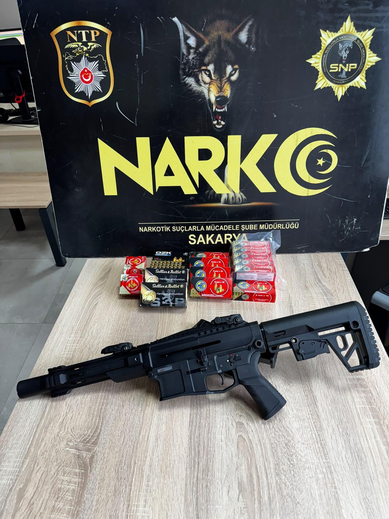 Sakarya'da "Sokaklar Güvende" operasyonunda 3 zanlı yakalandı