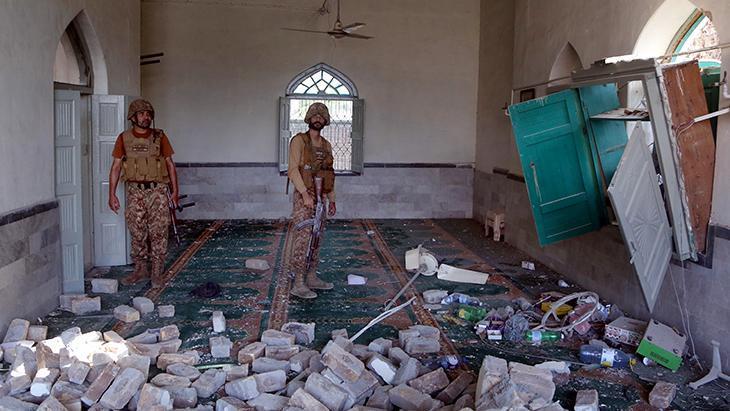 At least 21 dead in twin suicide bombings near police compound in Pakistan - Milliyet