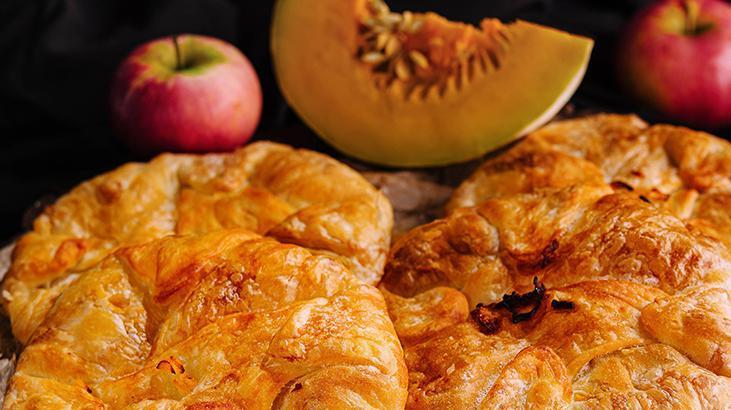 Klasik böreklerden sıkılanlara farklı tarif Bal kabaklı börek nasıl yapılır
