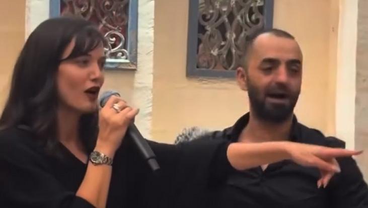 Pınar Deniz Mardinde doyasıya eğlendi Önce şarkı söyledi sonra halaya durdu