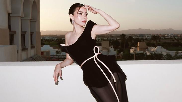 Özge Gürel Mısır'da El Gouna Film Festivali'nde şıklığıyla göz kamaştırdı