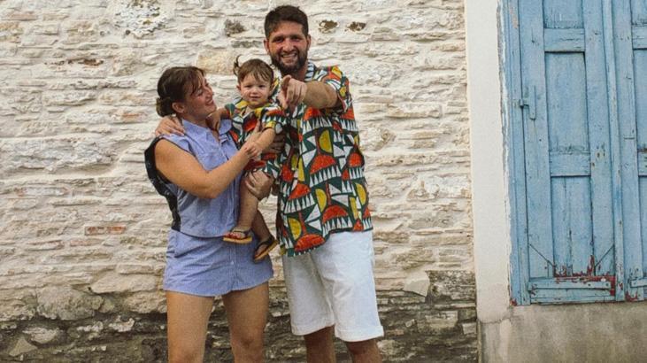 Gizem Karaca eşi Kemal Ekmekçi ve kızıyla mutlu aile pozunu paylaştı