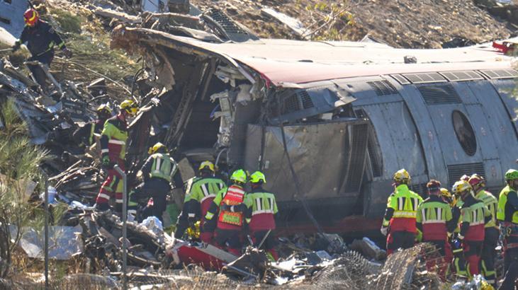 A terrible mistake in the train disaster in Spain! Radio communications revealed - Milliyet