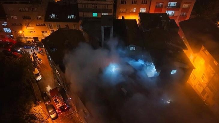 Fire damages roof of five-story building in Istanbul’s Kağıthane district