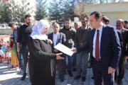 Dargeçit'te kadınlara süt sağım makinası dağıtıldı