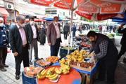 Karantinaya alınan mahallenin pazar alışverişi Bursa Büyükşehir Belediyesi'nden