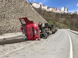 Artvin’de devrilen TIR'ın sürücüsü yaralandı