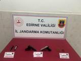 Edirne’de durdurulan araçta ruhsatsız silahlar ele geçirildi